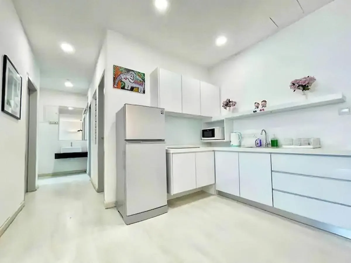 Lägenhet Straits Garden Suites Penang Jelutong